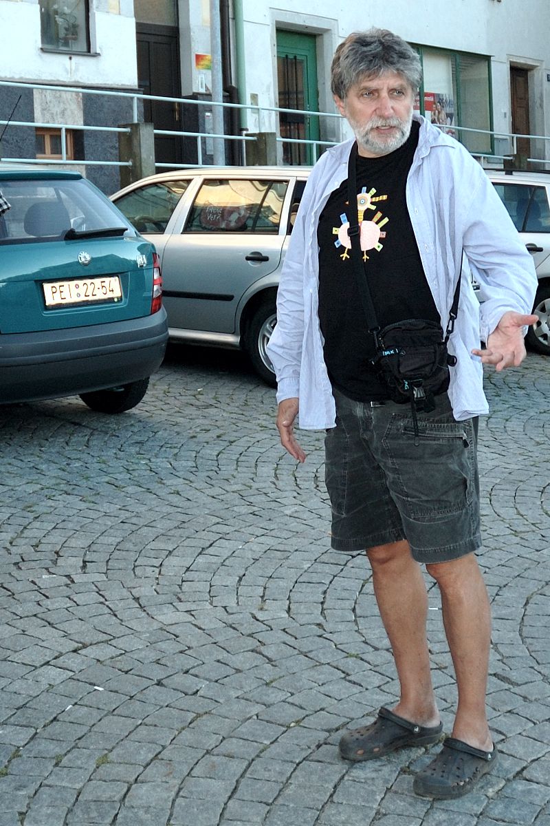 Břetislav Rychlík na Dolním náměstí v Humpolci.